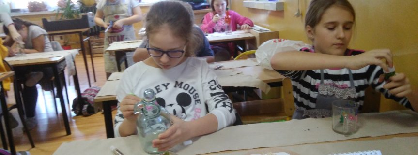 KOŁO PLASTYCZNE- motywy zimowe i świąteczne na szkle.