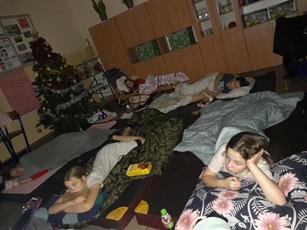 Mikołajkowa noc w szkole.