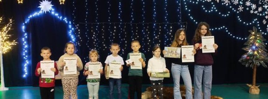 Apel podsumowujący szkolne konkursy o tematyce świątecznej.